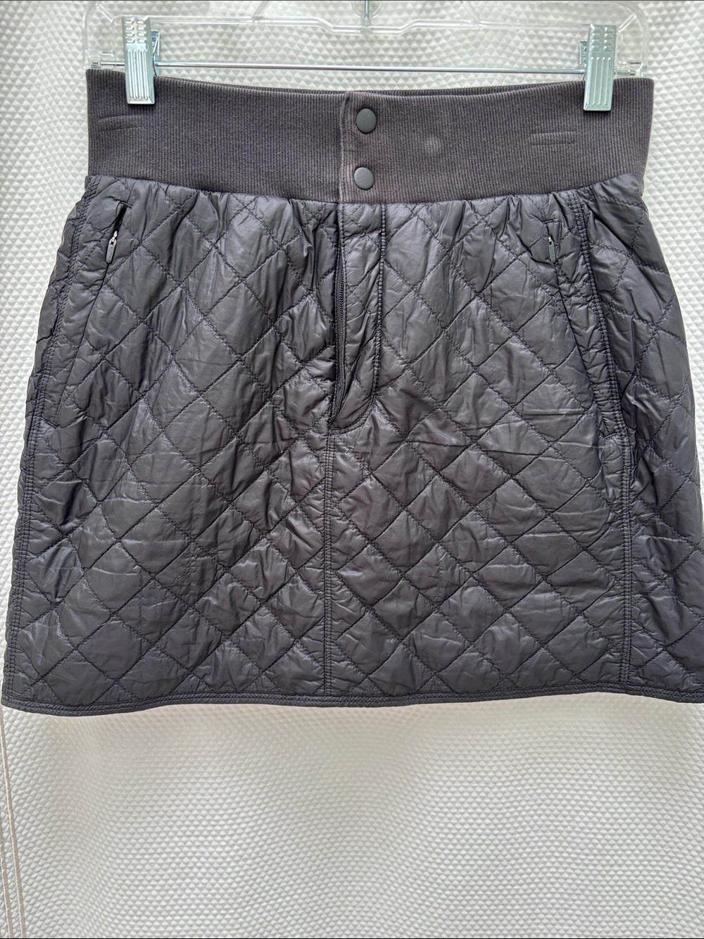 Athleta Quilted Gray Mini Skirt with Rib Waist